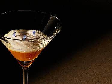 Kreativer Cocktail in der Blauen Burg im Allgäu – Drinks und Genuss