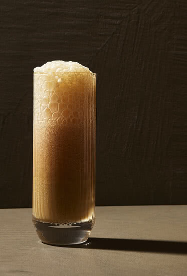 Cocktail mit Feige, Zimt und Biscoff aus der Blauen Burg