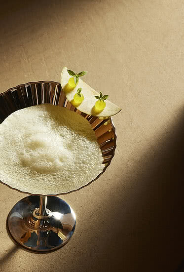 Drink mit Granny Smith, Sellerie und Ingwer aus der Blauen Burg